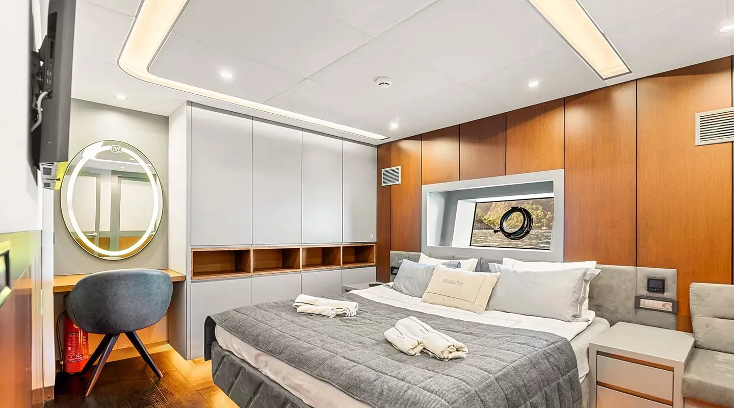 https://dev-api.arconyachts.com/storage/37197/conversions/drOsYVwrzVfaDt8GeQLcFvu2IvfEteuvyVAtsQdz-optimize.webp