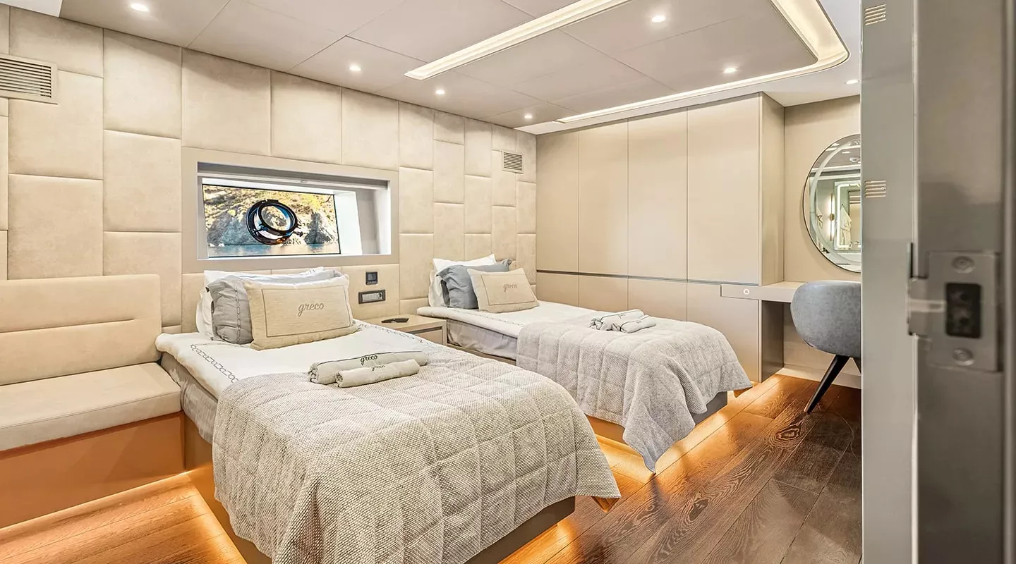 https://dev-api.arconyachts.com/storage/37199/conversions/sEgDCL1lCUQLatloBtIHIgdHPB6poX8K1Lndf100-optimize.webp