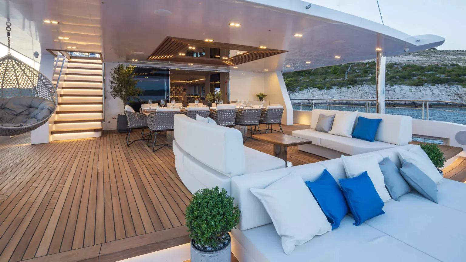 https://dev-api.arconyachts.com/storage/37225/conversions/uFGJAlq8YaWnueb2UedFF94Bh14cDL9ptPhzYTGk-optimize.webp