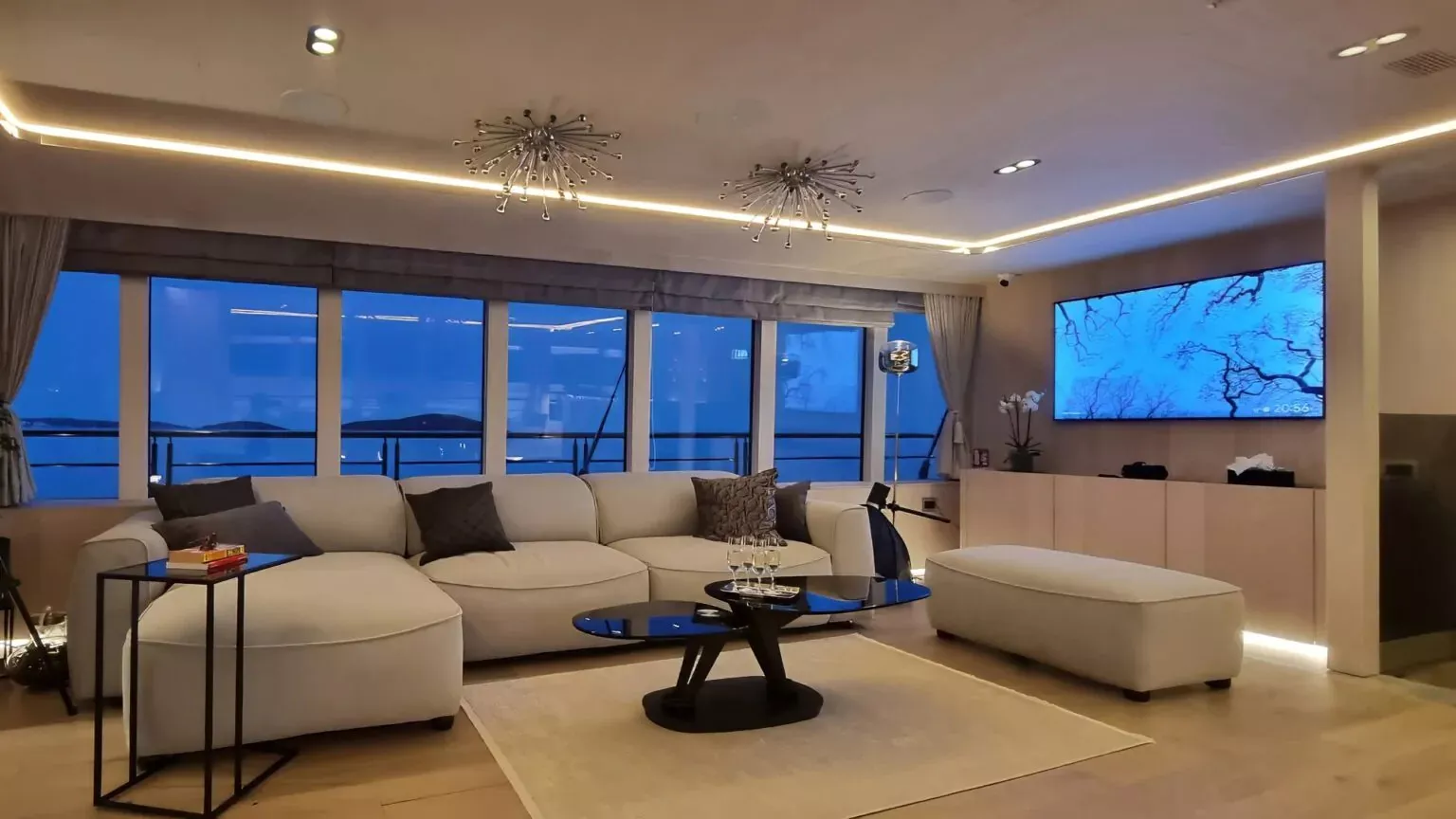 https://dev-api.arconyachts.com/storage/37230/conversions/Fqep5JHda0ZOKaLMNwVhRHDWfK873agI296M400F-optimize.webp