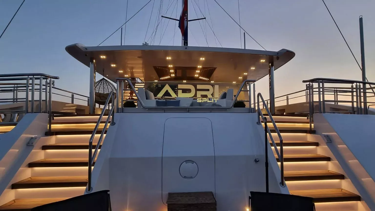 https://dev-api.arconyachts.com/storage/37233/conversions/d5ySmtNLvWUWt6XypIykRoDm57eMlMiRoiWbBSjg-optimize.webp