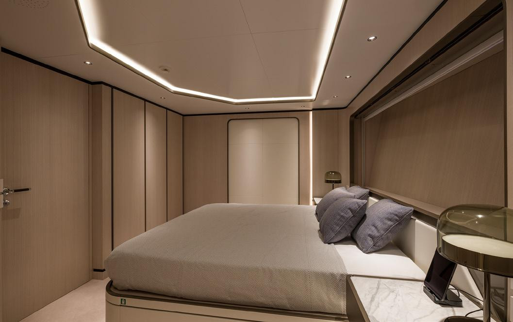 https://dev-api.arconyachts.com/storage/37346/conversions/Mq3njXYpRaYEChTFIBkKRPaHGBTQ1uonJcBTV8oS-optimize.jpg