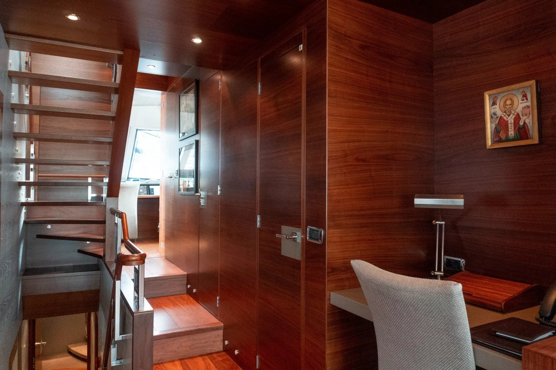 https://dev-api.arconyachts.com/storage/media/17421/conversions/455_6630083001-optimize.webp