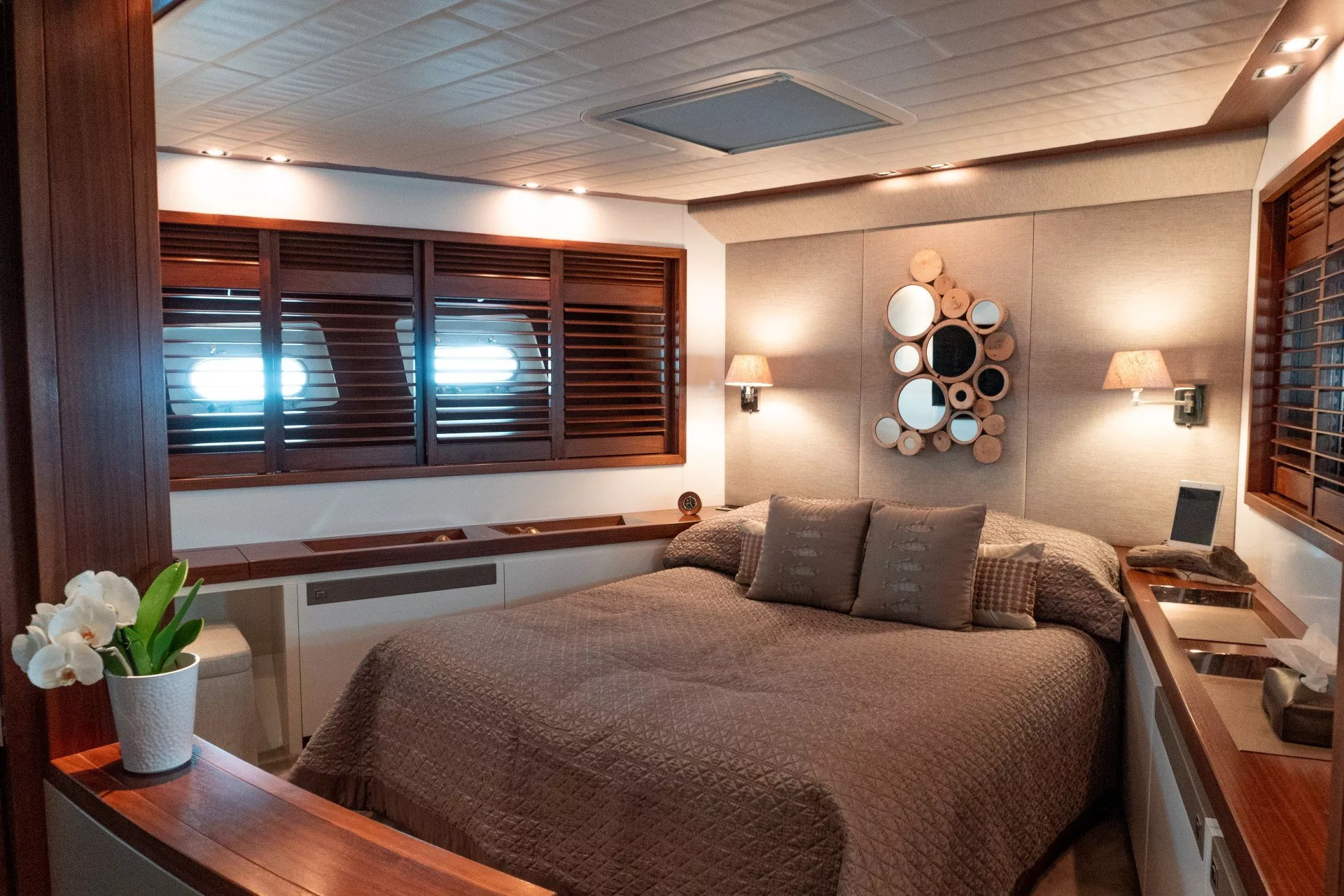 https://dev-api.arconyachts.com/storage/media/17426/conversions/455_1777945509-optimize.webp