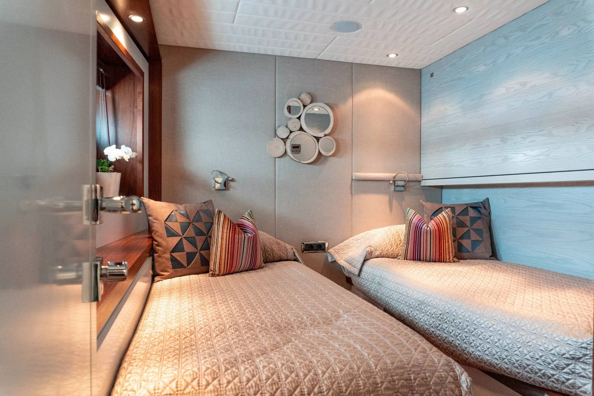 https://dev-api.arconyachts.com/storage/media/17428/conversions/455_7561882241-optimize.webp