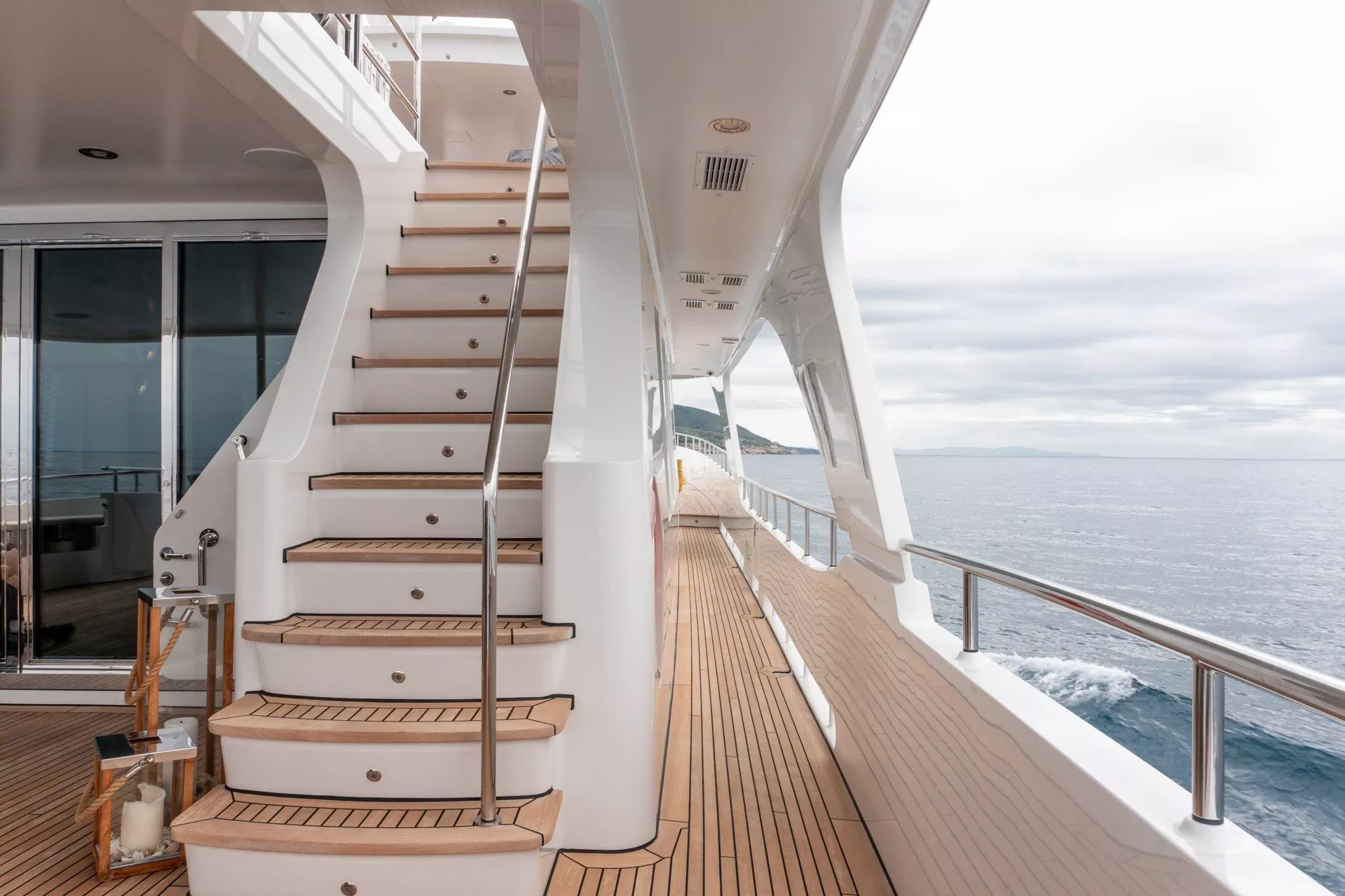 https://dev-api.arconyachts.com/storage/media/17430/conversions/455_7411102855-optimize.webp