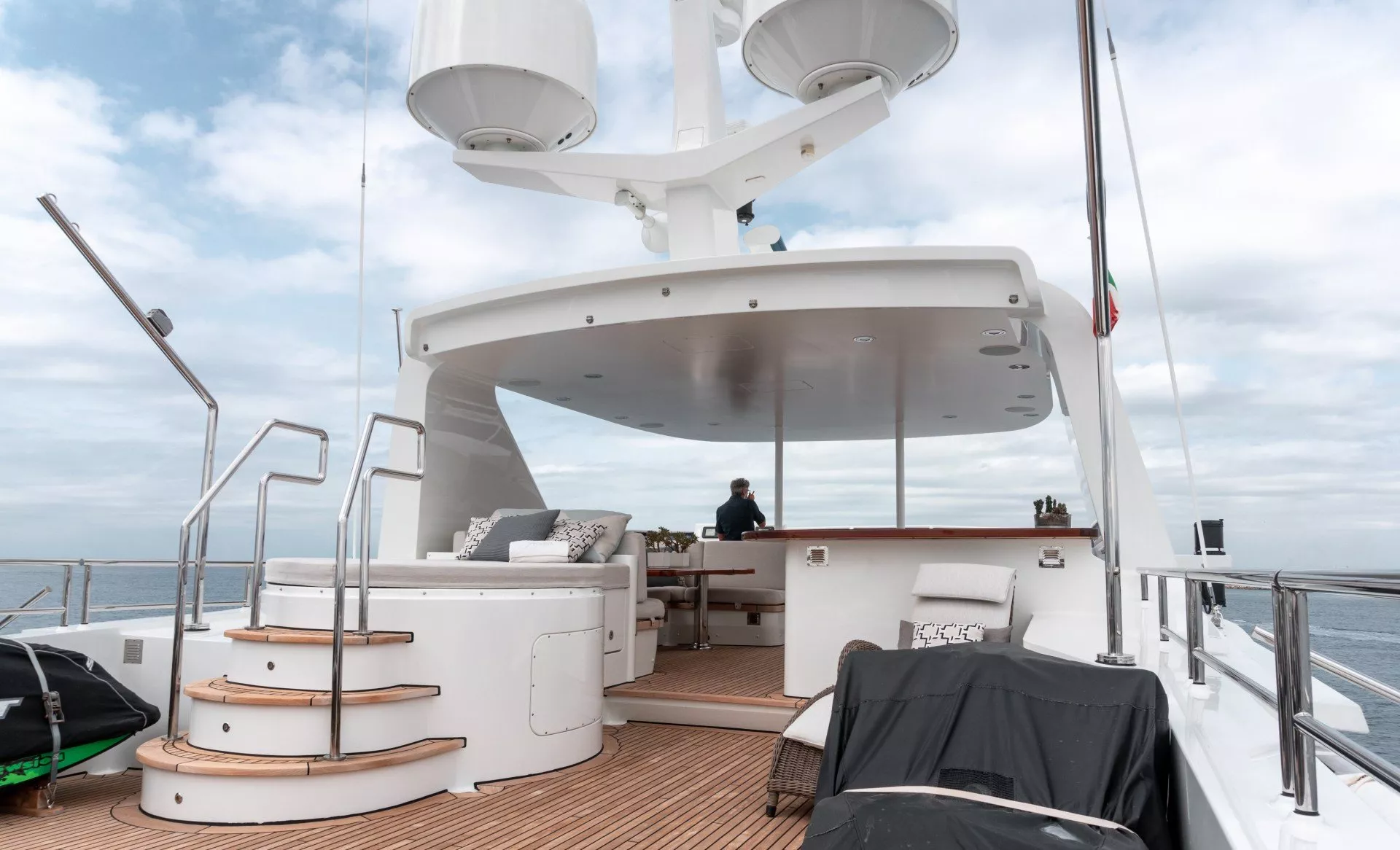 https://dev-api.arconyachts.com/storage/media/17433/conversions/455_3877566864-optimize.webp