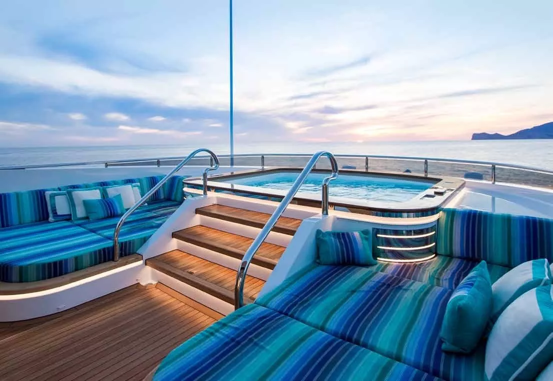 https://dev-api.arconyachts.com/storage/media/17571/conversions/654_8950389427-optimize.webp