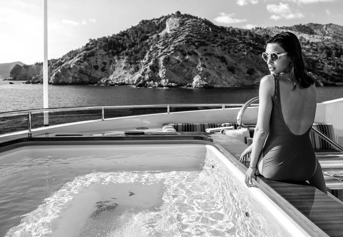 https://dev-api.arconyachts.com/storage/media/17572/conversions/654_7930961833-optimize.webp