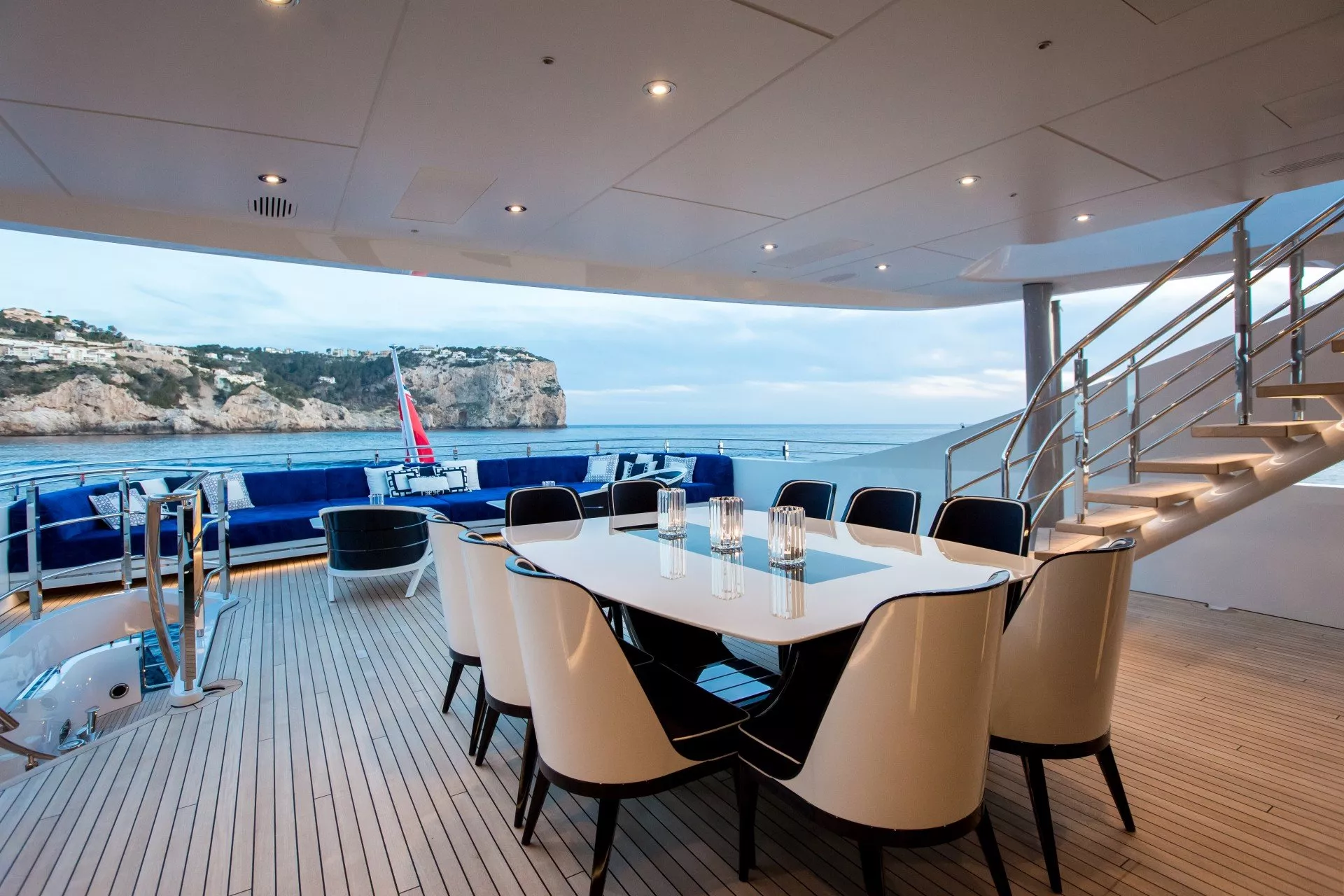 https://dev-api.arconyachts.com/storage/media/17582/conversions/654_3585351976-optimize.webp