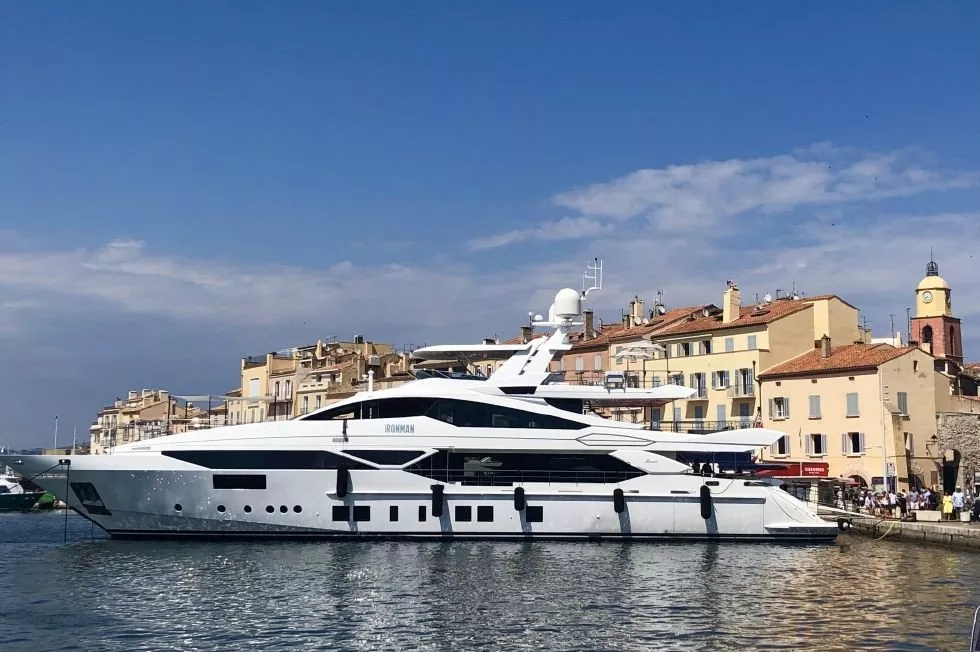 Benetti Veloce 140