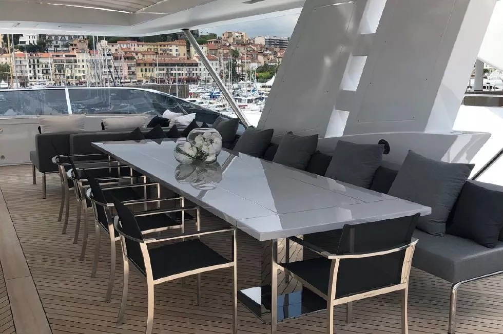 https://dev-api.arconyachts.com/storage/media/17651/conversions/28_7461904634-optimize.webp