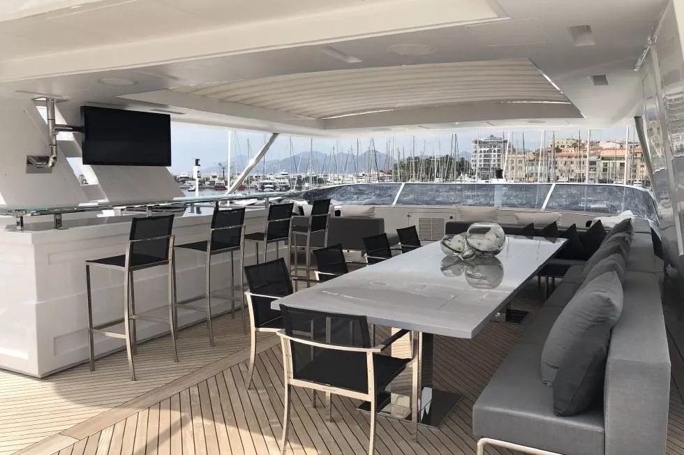https://dev-api.arconyachts.com/storage/media/17652/conversions/28_8097087850-optimize.webp