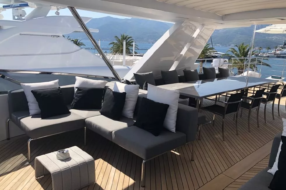https://dev-api.arconyachts.com/storage/media/17654/conversions/28_2631212454-optimize.webp
