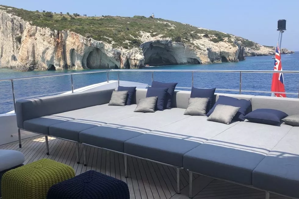 https://dev-api.arconyachts.com/storage/media/17658/conversions/28_3748230868-optimize.webp