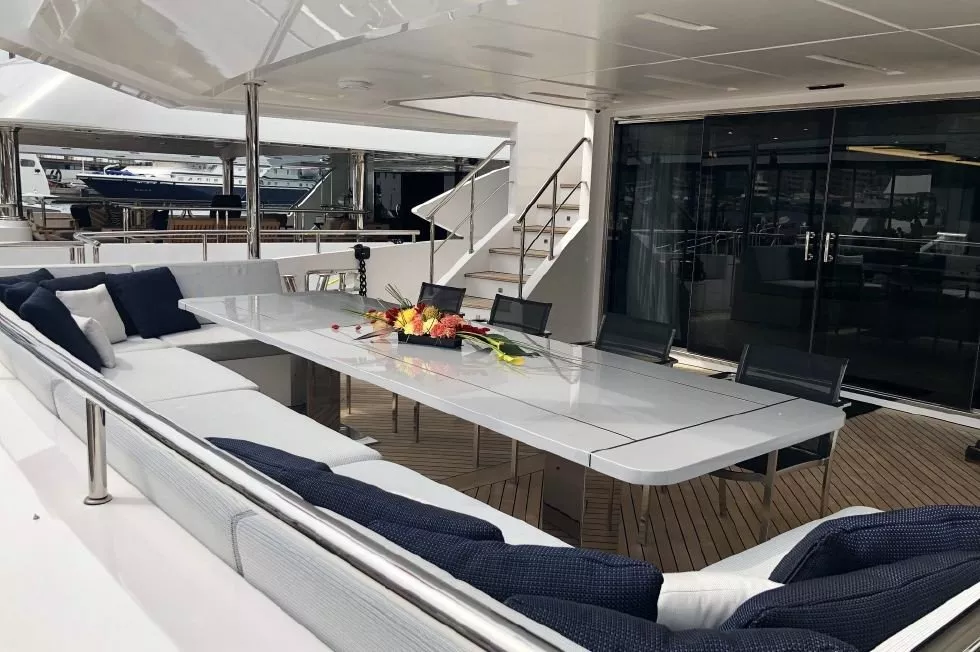 https://dev-api.arconyachts.com/storage/media/17661/conversions/28_7744739353-optimize.webp