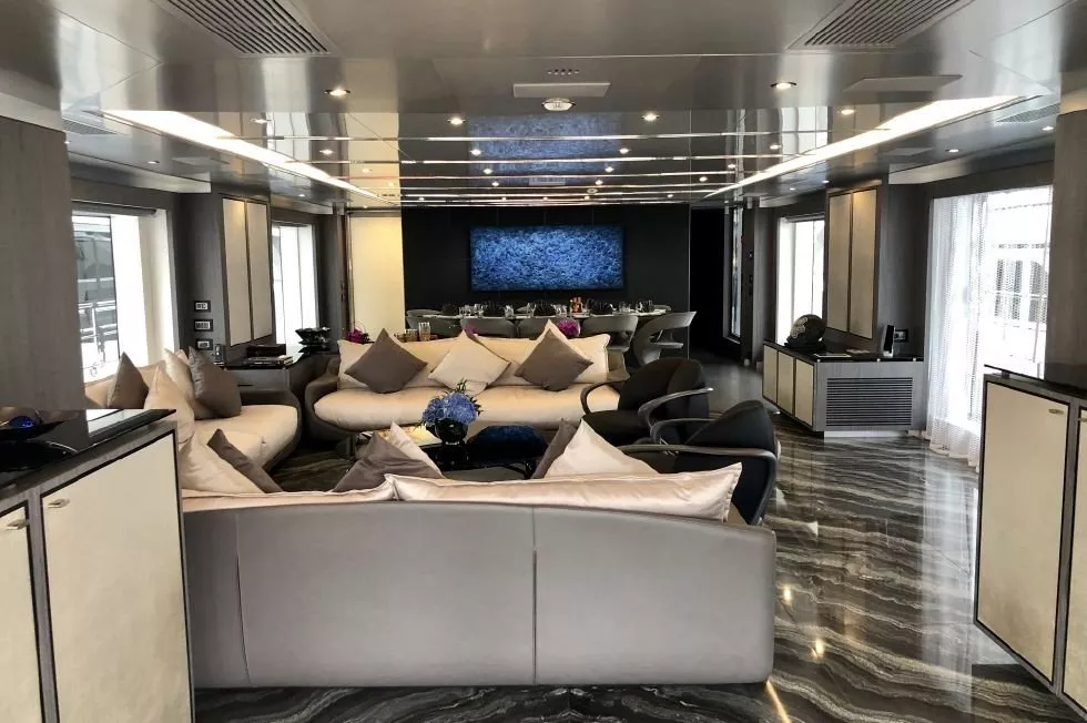 https://dev-api.arconyachts.com/storage/media/17664/conversions/28_3035059986-optimize.webp