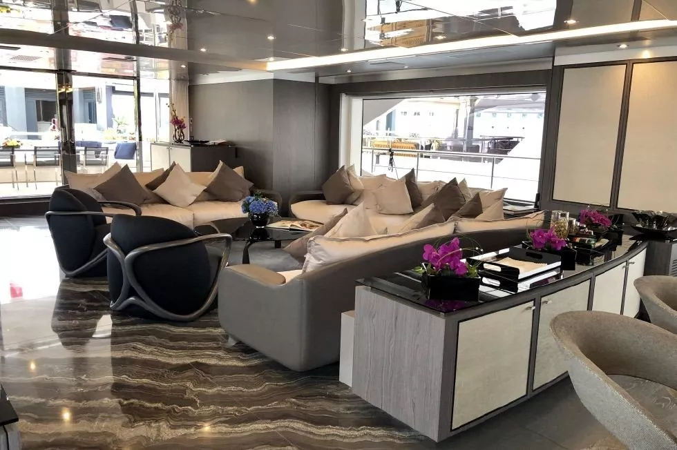 https://dev-api.arconyachts.com/storage/media/17666/conversions/28_9140269314-optimize.webp