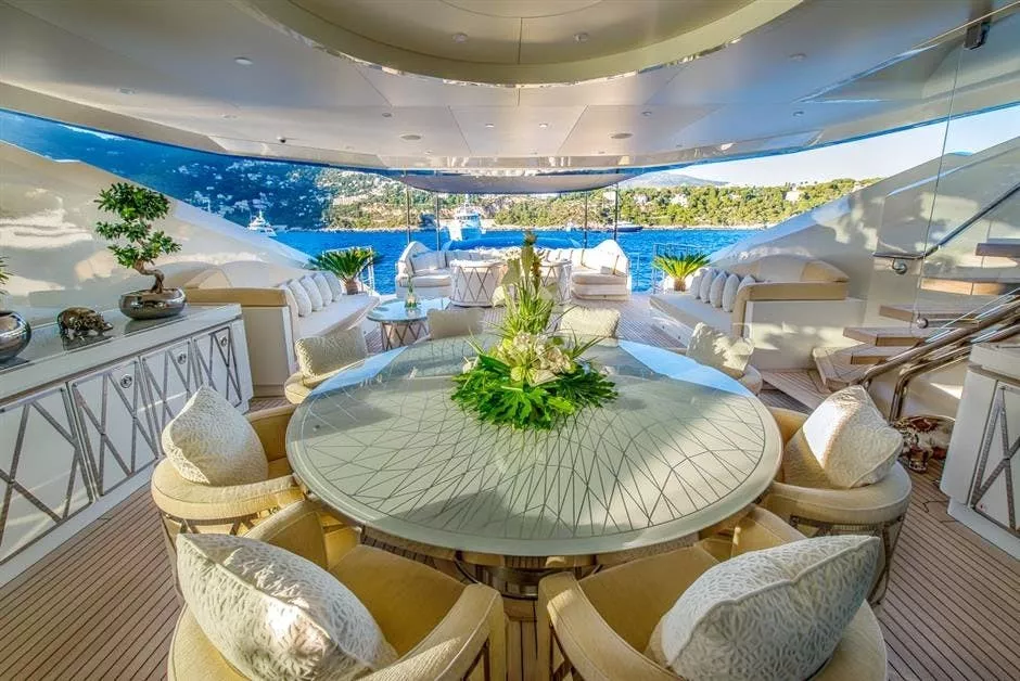 https://dev-api.arconyachts.com/storage/media/17730/conversions/920_6433237153-optimize.webp