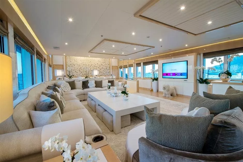 https://dev-api.arconyachts.com/storage/media/17731/conversions/920_7637567519-optimize.webp