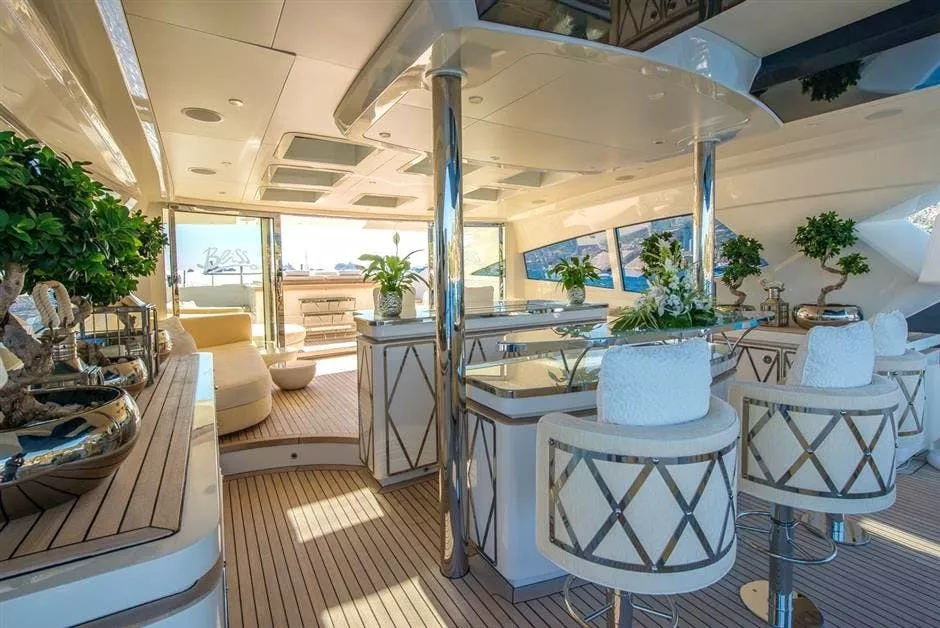 https://dev-api.arconyachts.com/storage/media/17732/conversions/920_4109939423-optimize.webp