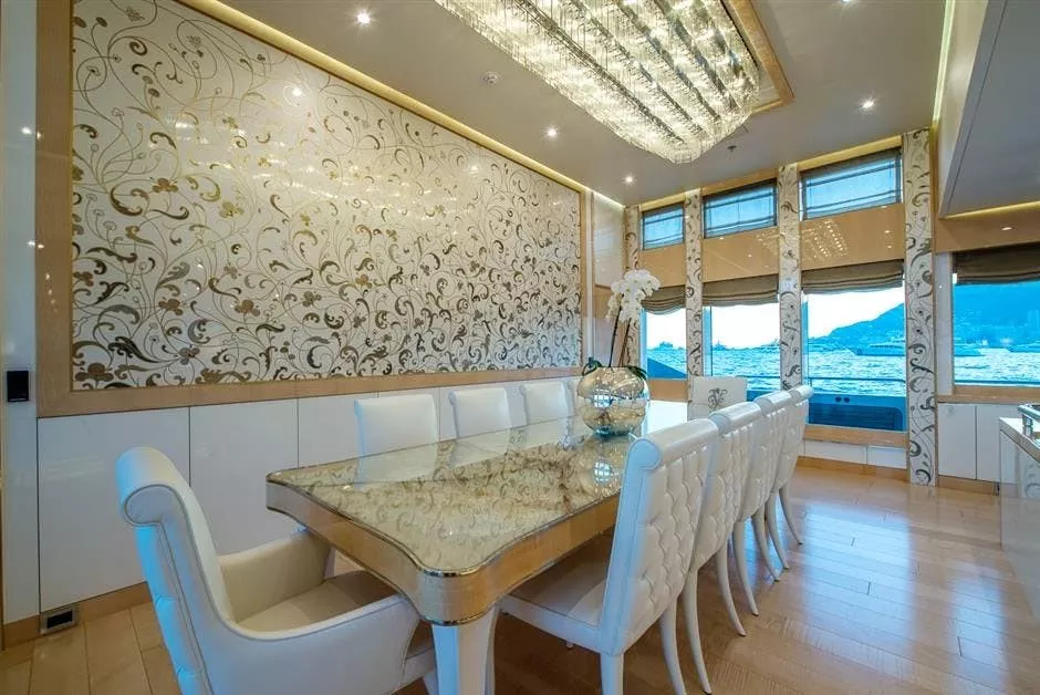 https://dev-api.arconyachts.com/storage/media/17737/conversions/920_4142487411-optimize.webp