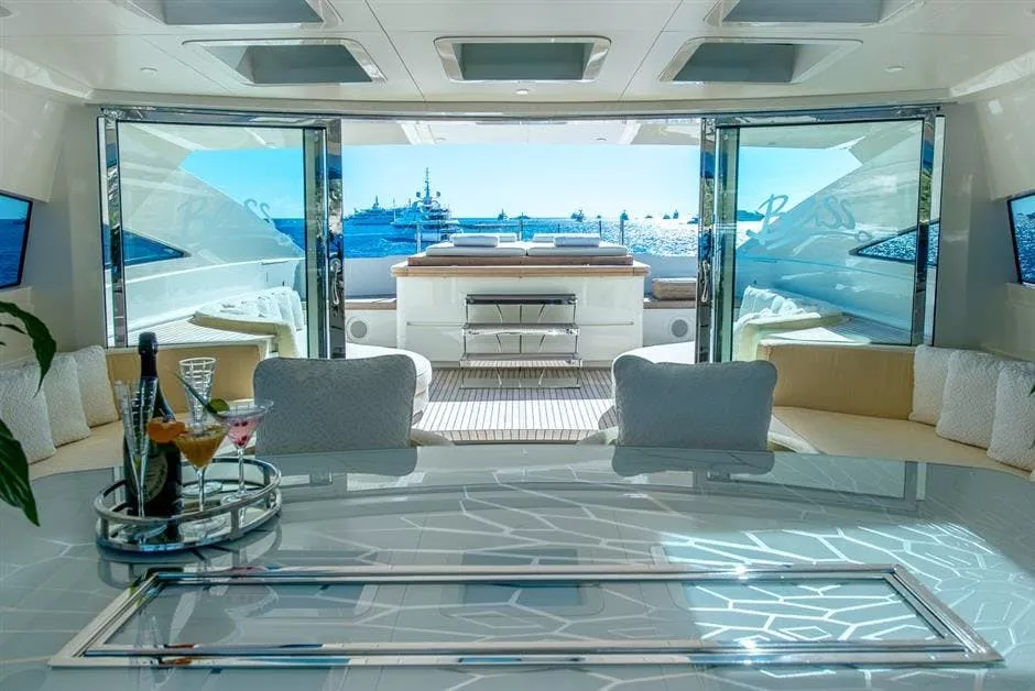 https://dev-api.arconyachts.com/storage/media/17748/conversions/920_4305445050-optimize.webp