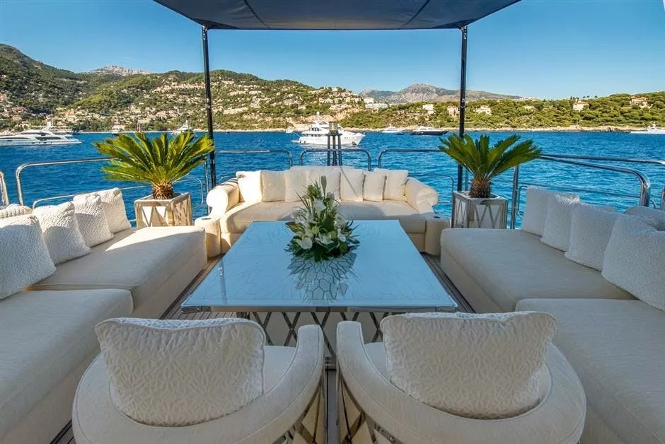 https://dev-api.arconyachts.com/storage/media/17749/conversions/920_9319366865-optimize.webp