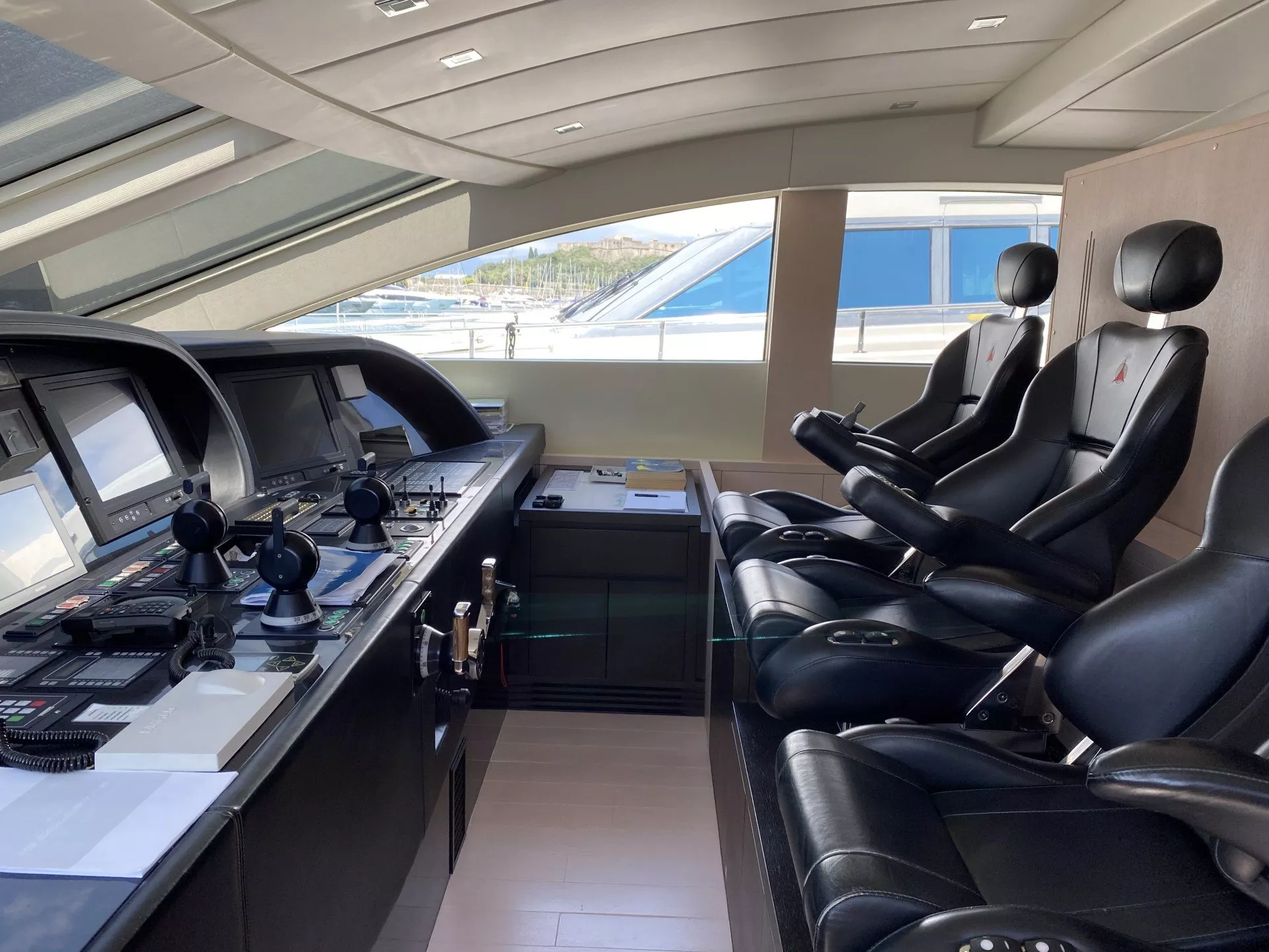 https://dev-api.arconyachts.com/storage/media/17815/conversions/917_8058009223-optimize.webp