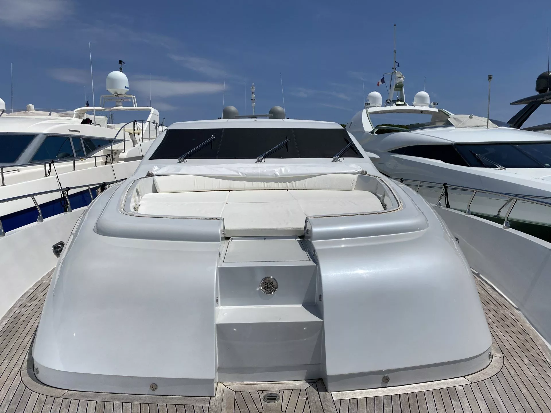 https://dev-api.arconyachts.com/storage/media/17823/conversions/917_2222456771-optimize.webp