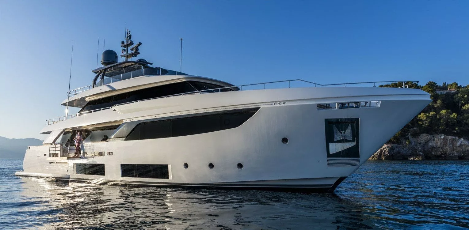 Custom Line Navetta 33