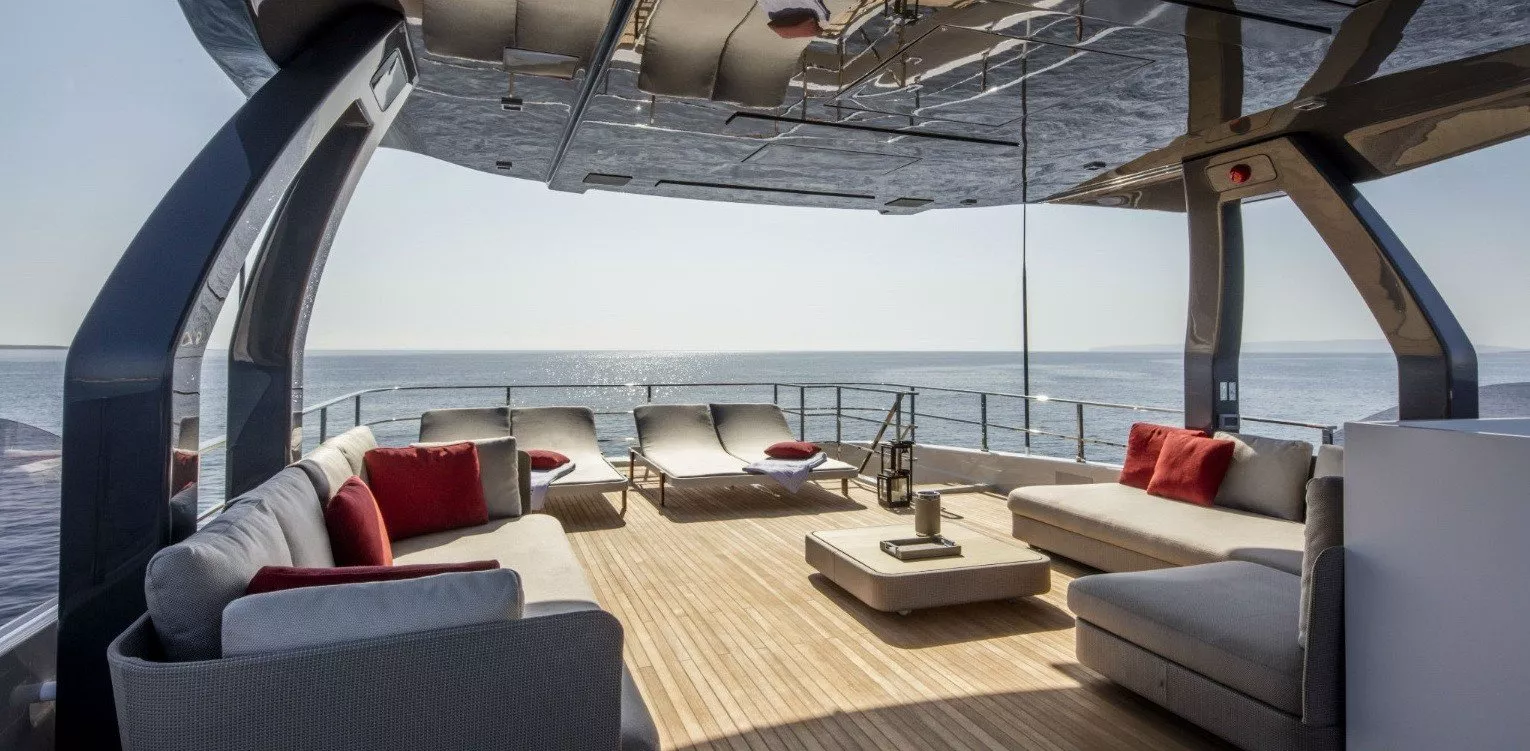https://dev-api.arconyachts.com/storage/media/17987/conversions/586_2330764469-optimize.webp