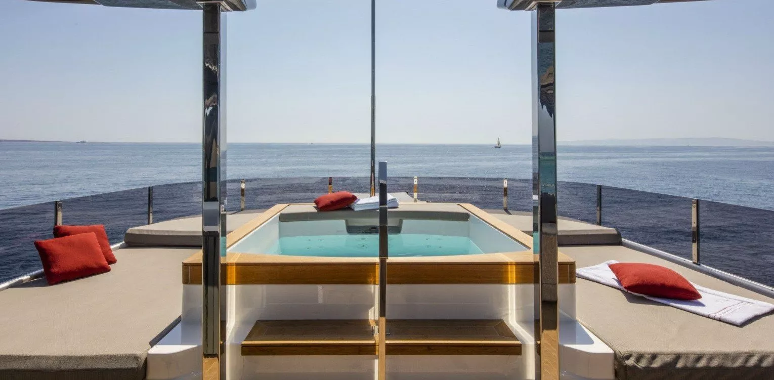 https://dev-api.arconyachts.com/storage/media/17989/conversions/586_8303010193-optimize.webp