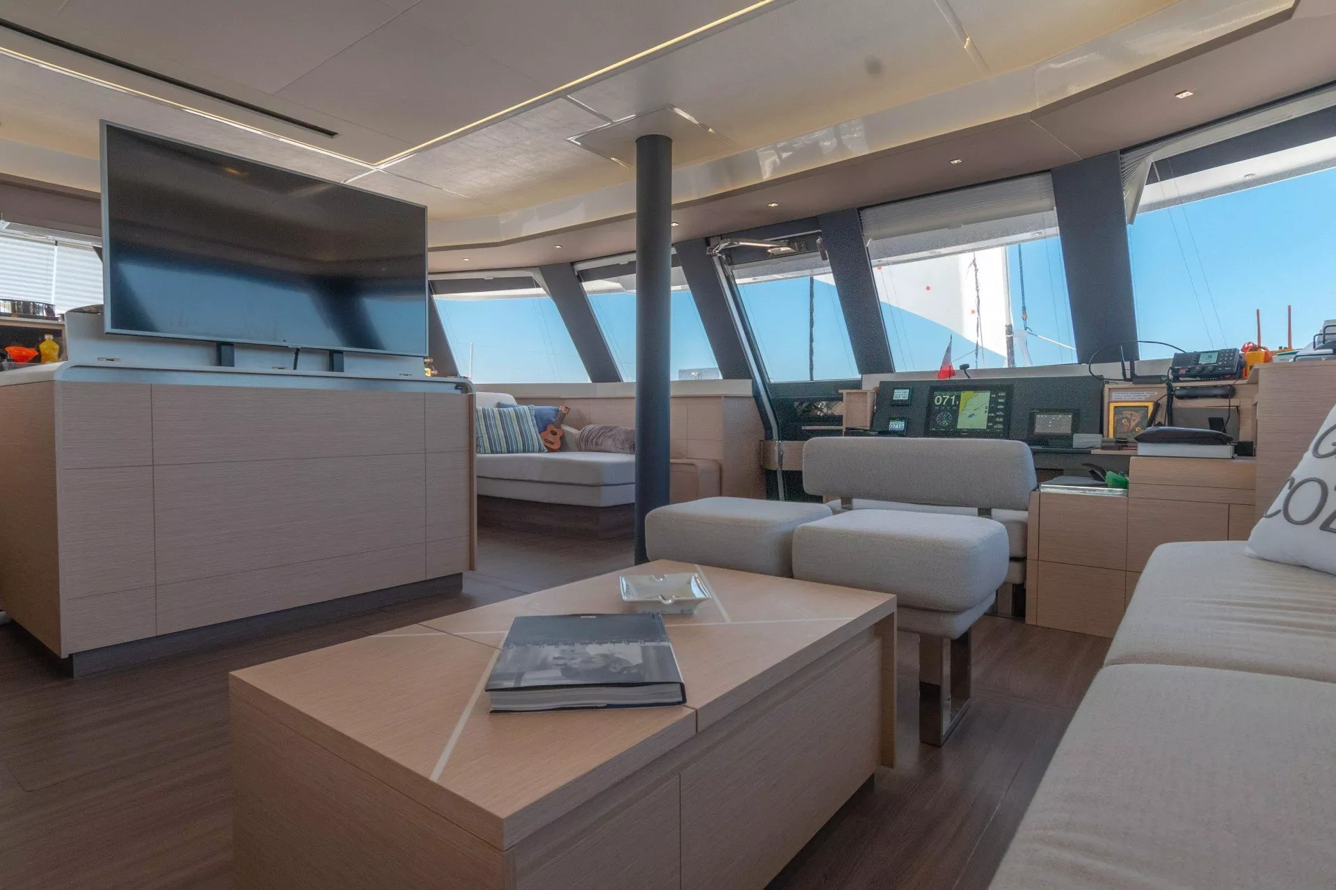 https://dev-api.arconyachts.com/storage/media/17995/conversions/910_8953853818-optimize.webp