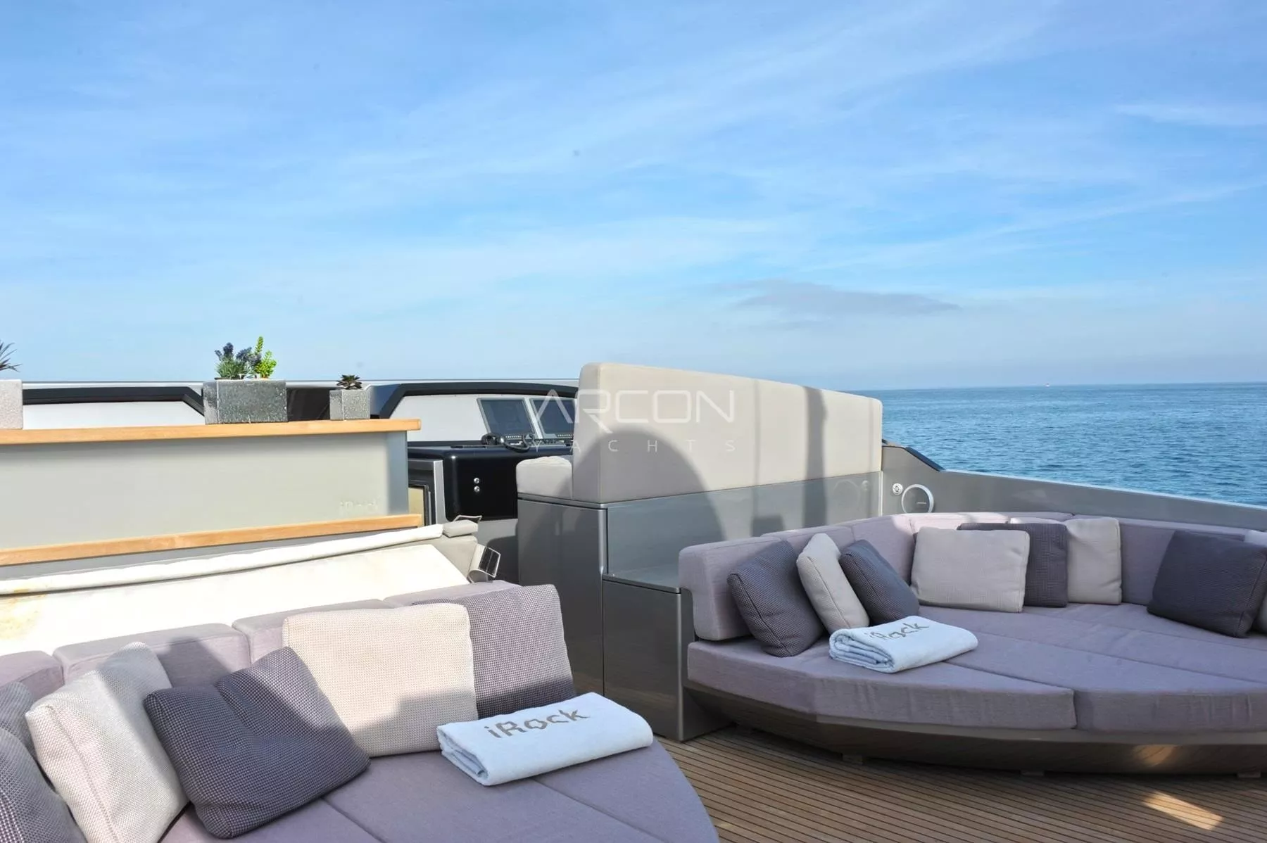 https://dev-api.arconyachts.com/storage/media/18149/conversions/905_8685165303-optimize.webp