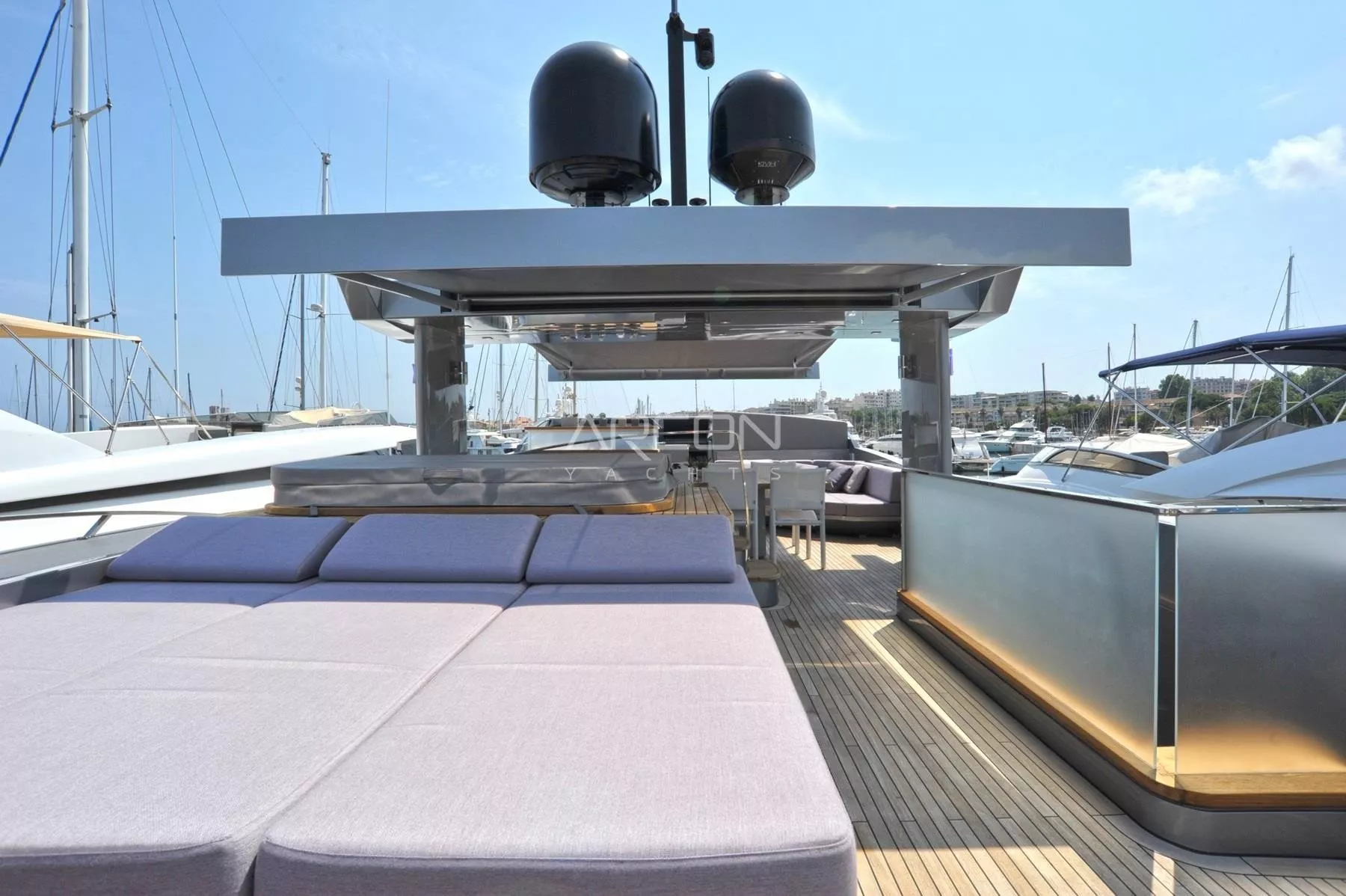 https://dev-api.arconyachts.com/storage/media/18150/conversions/905_1101020909-optimize.webp