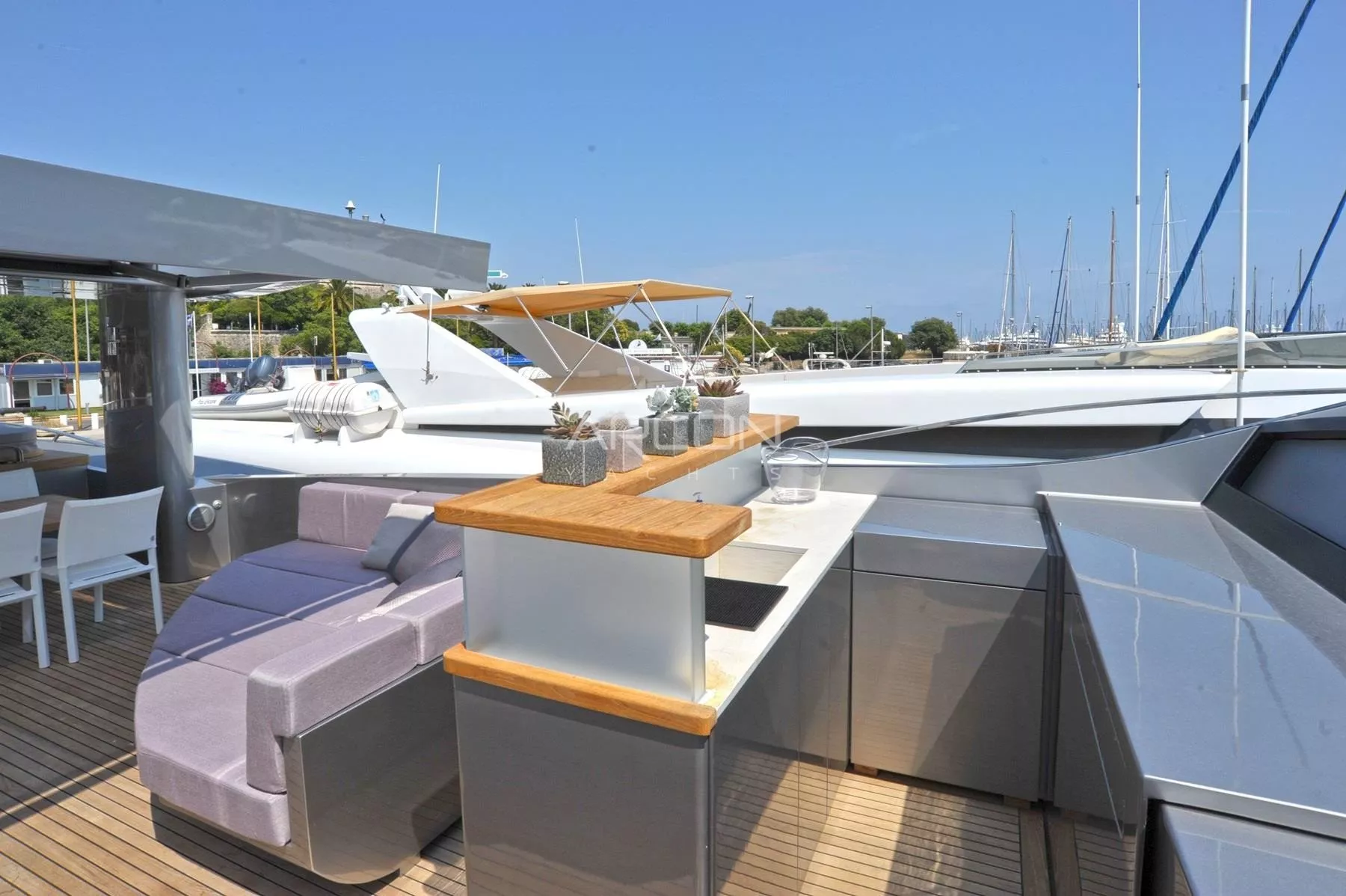 https://dev-api.arconyachts.com/storage/media/18151/conversions/905_6071954478-optimize.webp