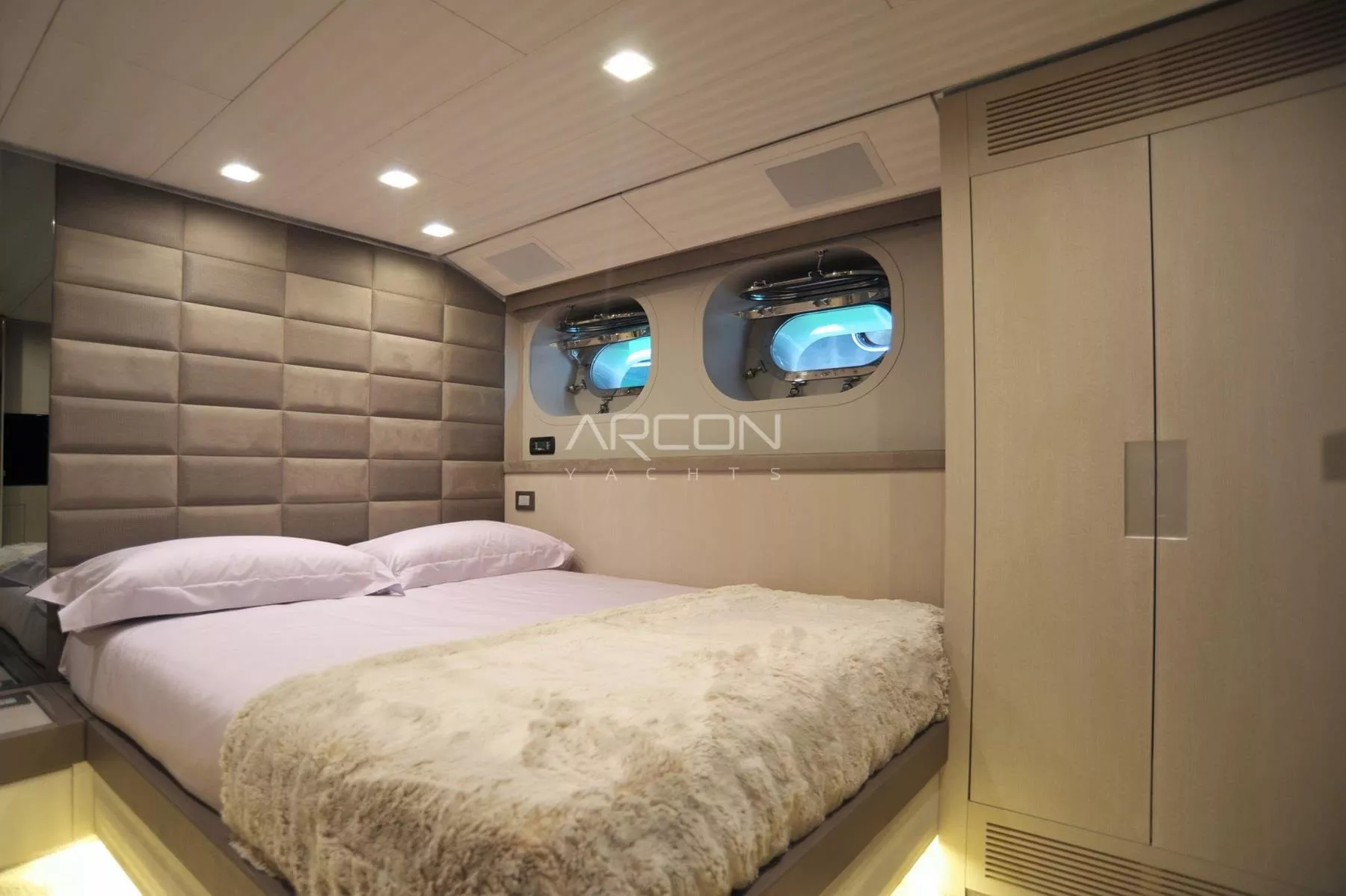 https://dev-api.arconyachts.com/storage/media/18169/conversions/905_0479048148-optimize.webp