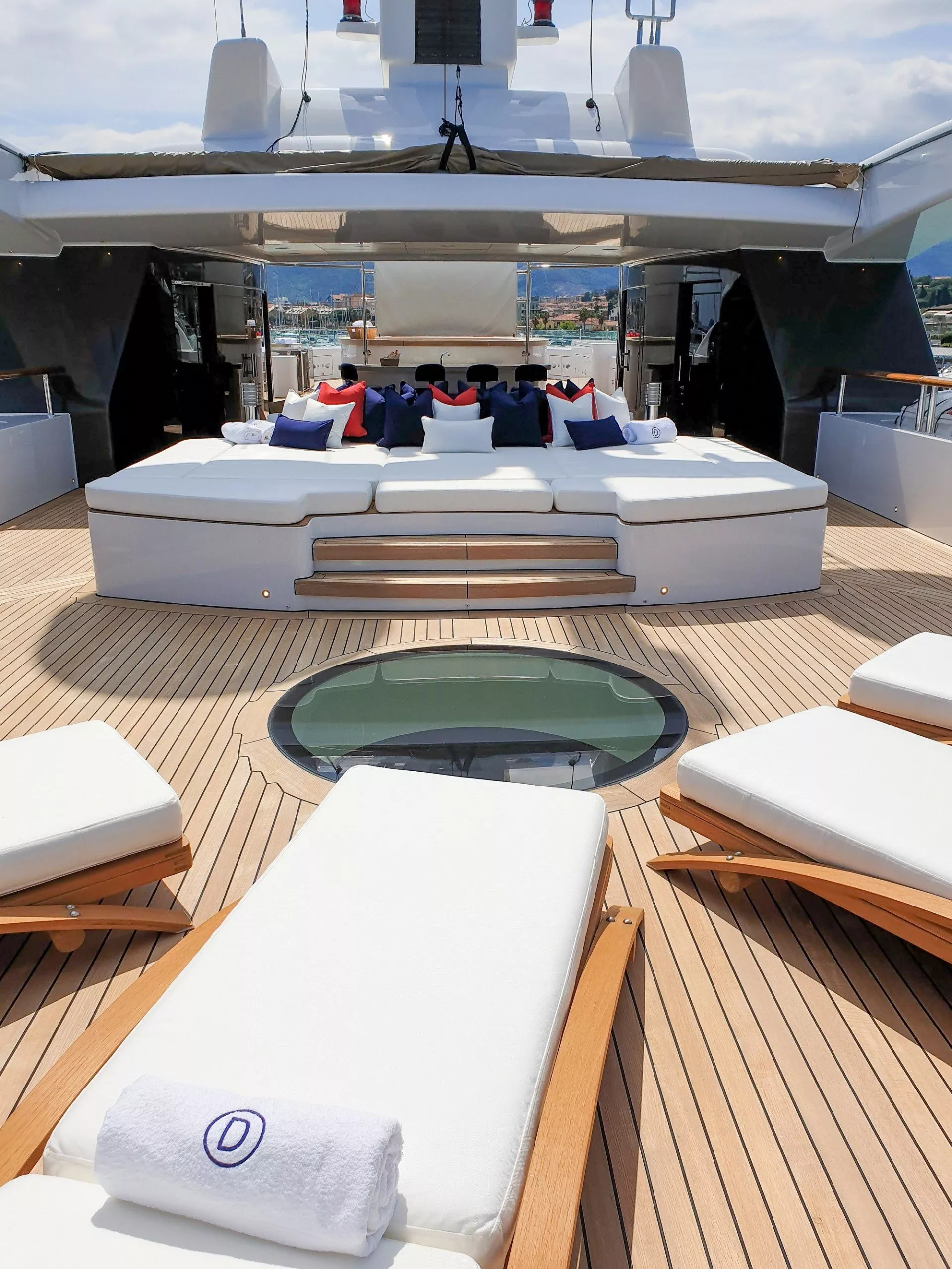 https://dev-api.arconyachts.com/storage/media/18203/conversions/904_0228986009-optimize.webp