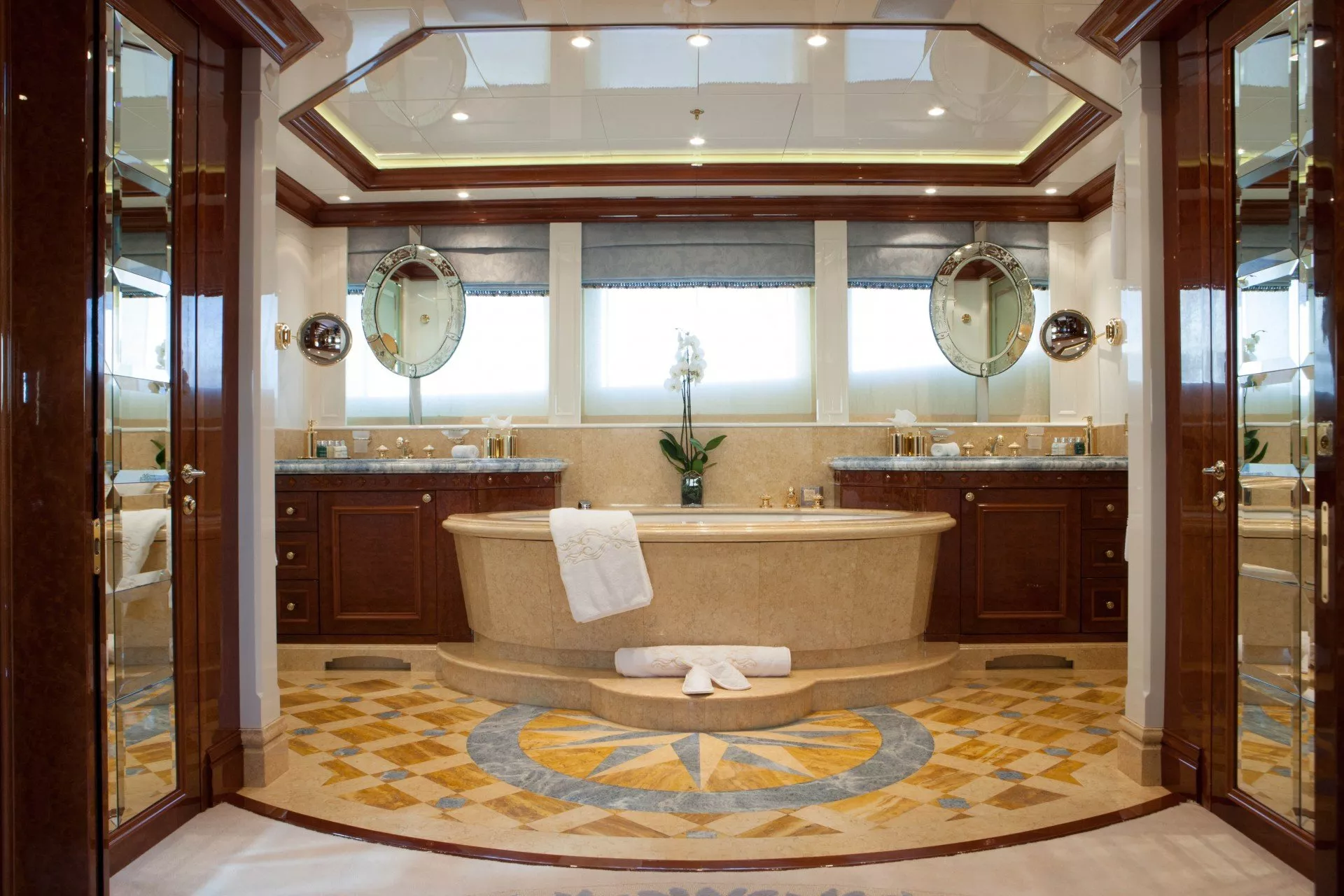 https://dev-api.arconyachts.com/storage/media/18215/conversions/904_0684921005-optimize.webp