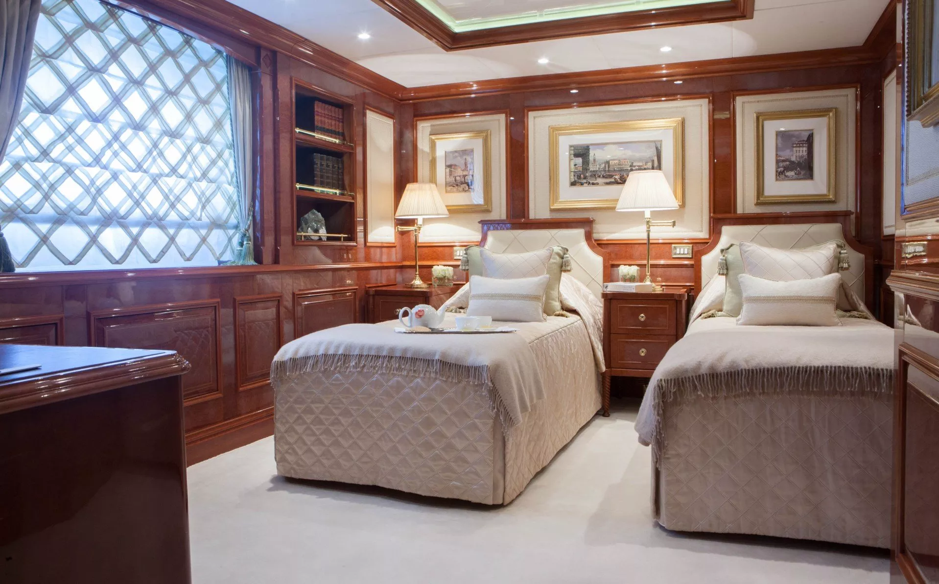 https://dev-api.arconyachts.com/storage/media/18219/conversions/904_3315746839-optimize.webp