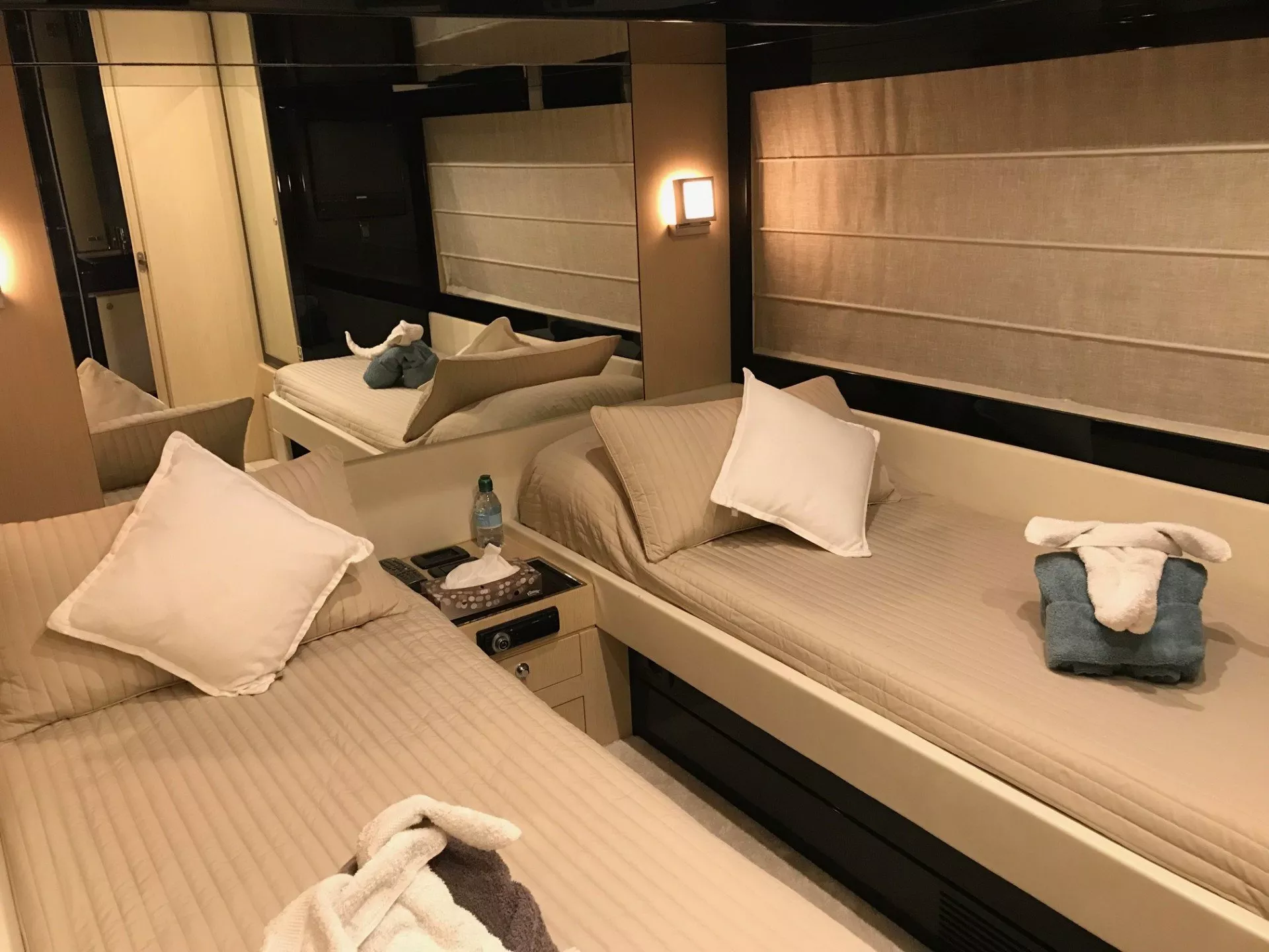 https://dev-api.arconyachts.com/storage/media/18362/conversions/896_7016324019-optimize.webp