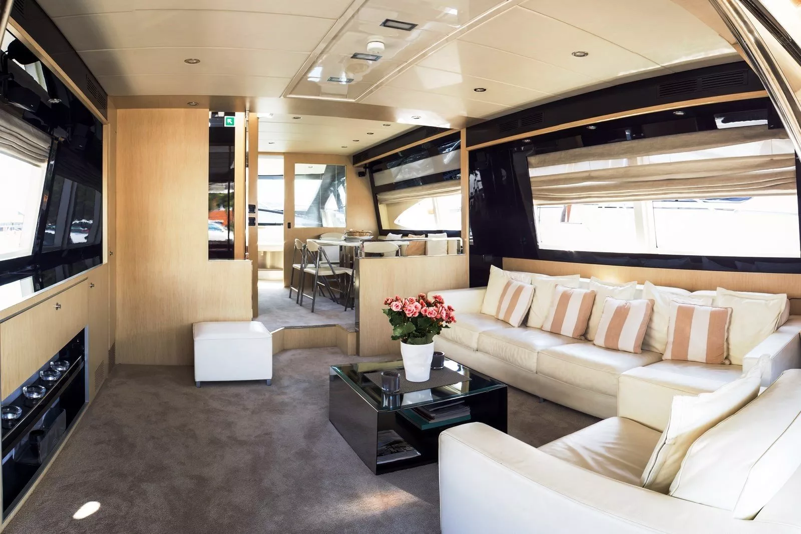 https://dev-api.arconyachts.com/storage/media/18366/conversions/896_2248957552-optimize.webp