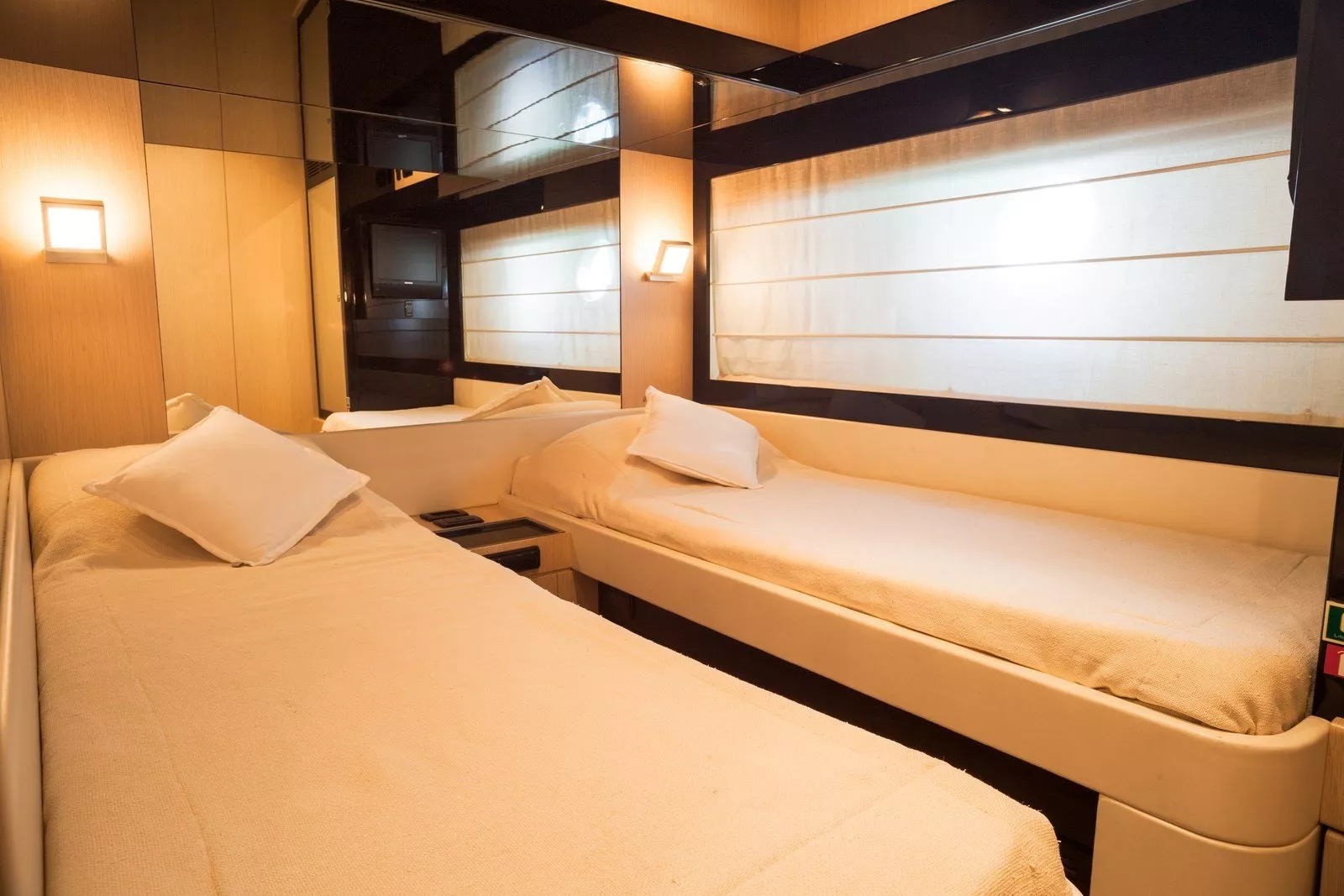 https://dev-api.arconyachts.com/storage/media/18367/conversions/896_9672388388-optimize.webp