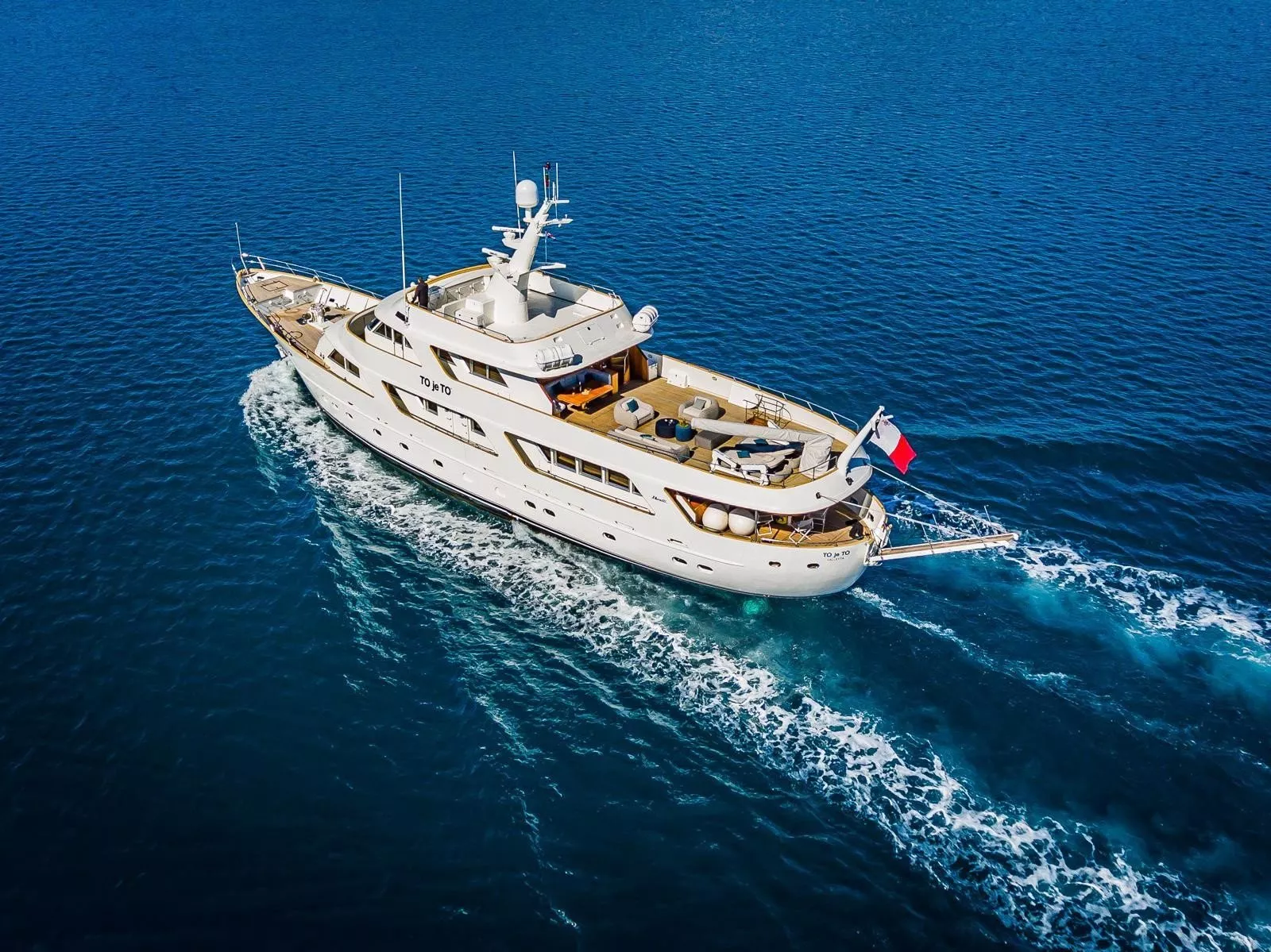 https://dev-api.arconyachts.com/storage/media/18471/conversions/888_7432232571-optimize.webp