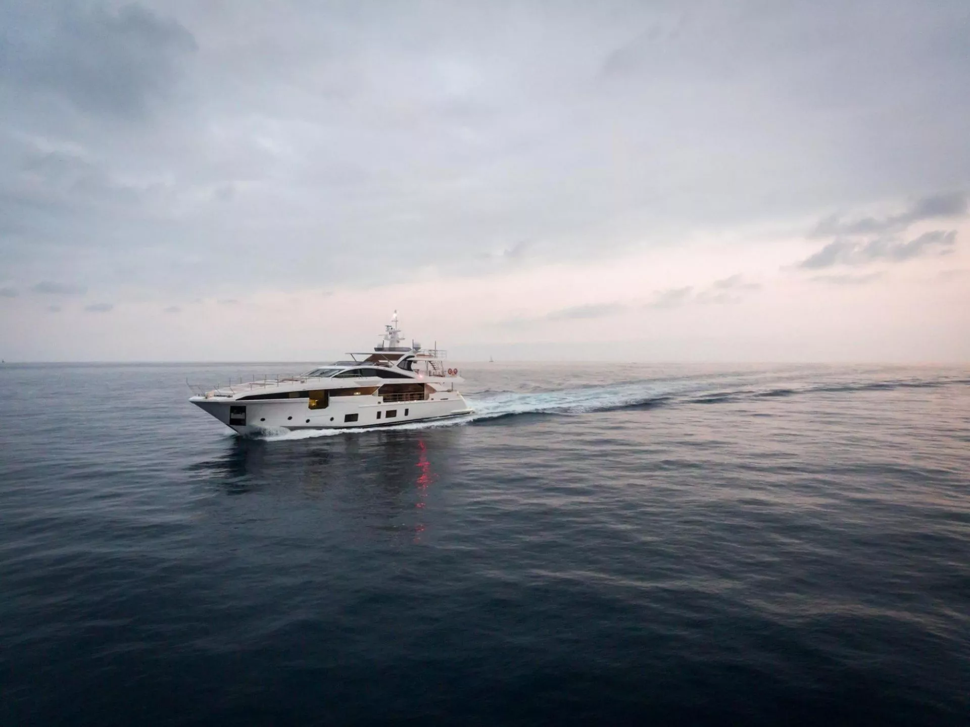 https://dev-api.arconyachts.com/storage/media/18665/conversions/882_2332625315-optimize.webp