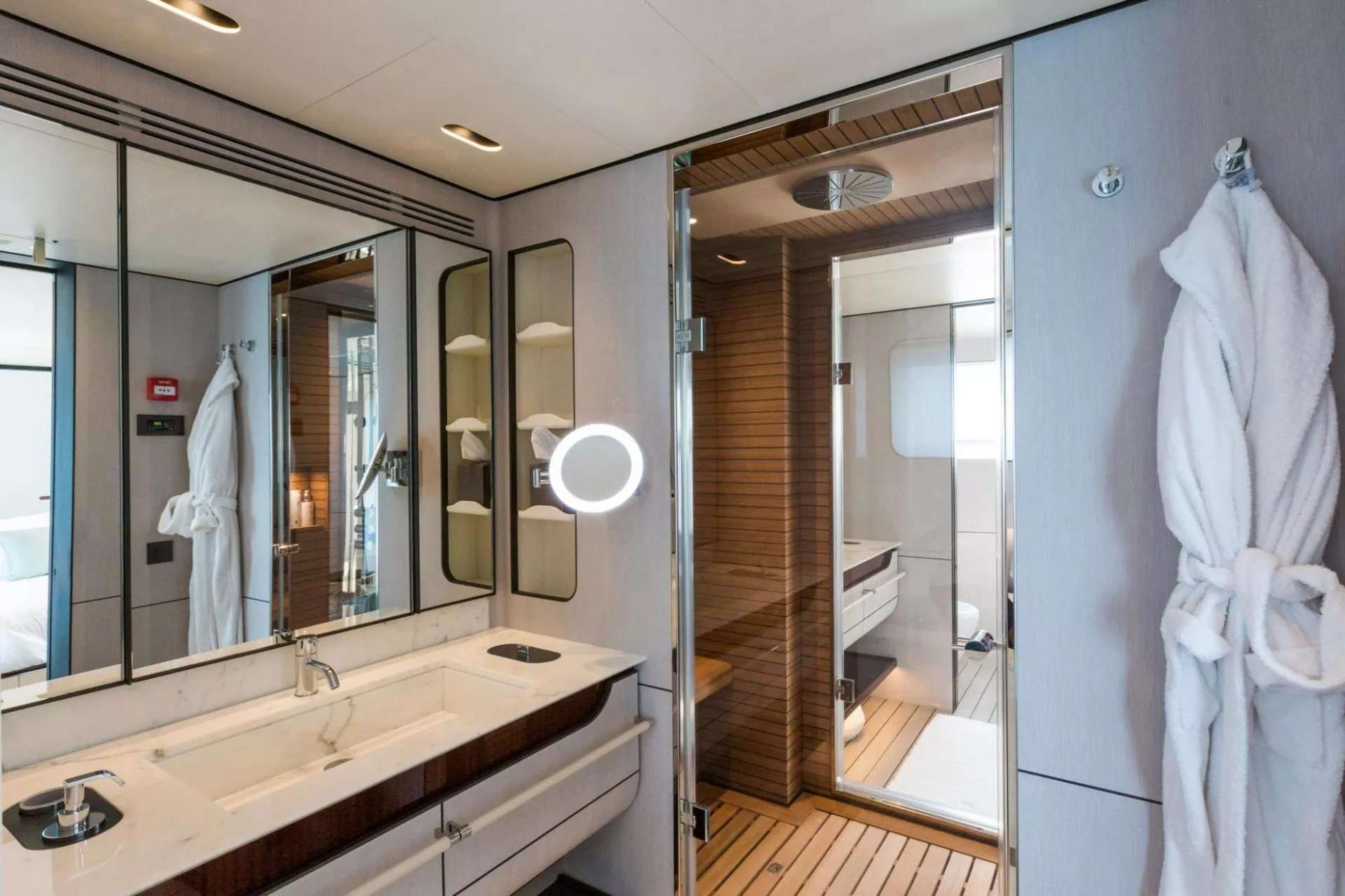 https://dev-api.arconyachts.com/storage/media/18673/conversions/882_9998746575-optimize.webp