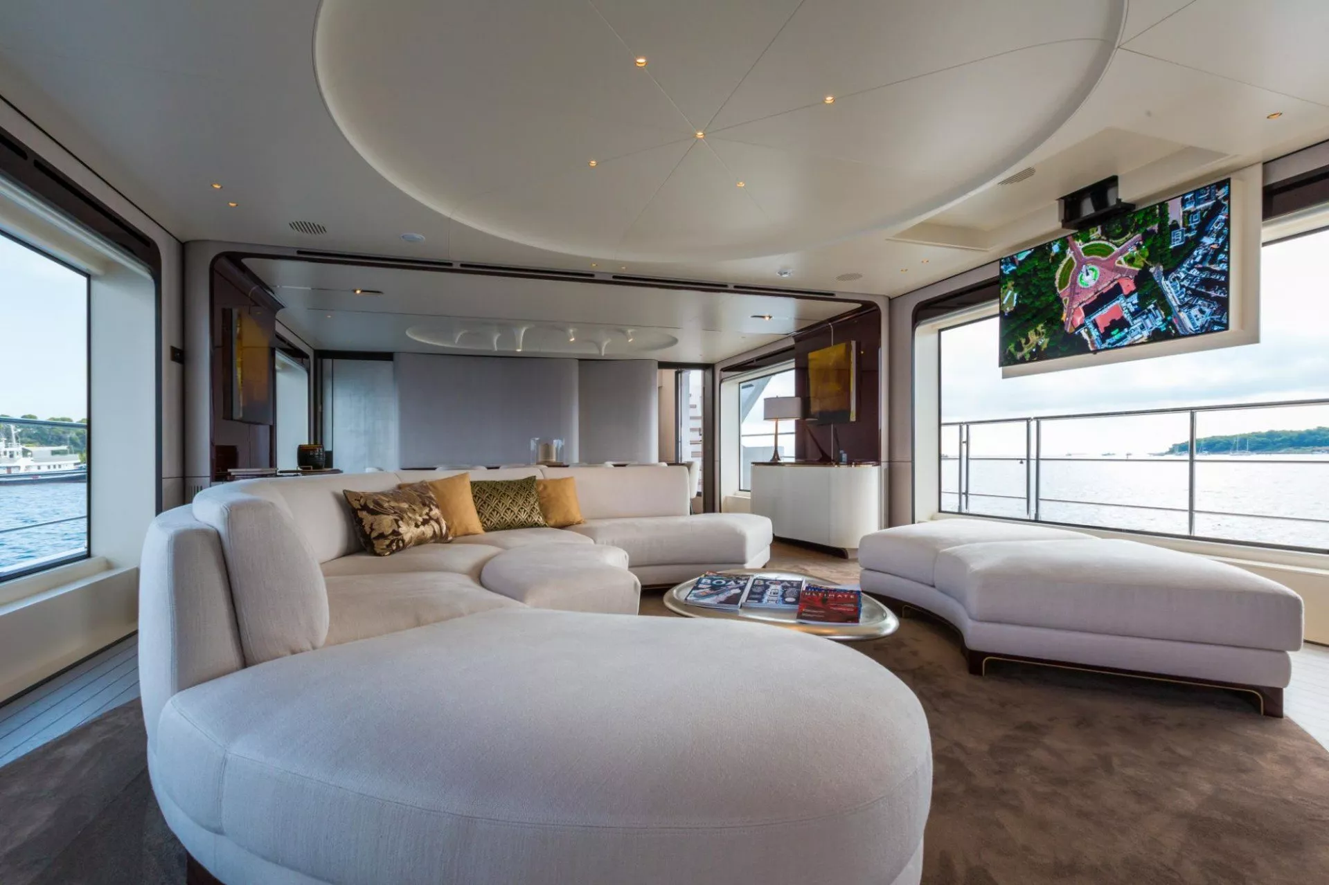 https://dev-api.arconyachts.com/storage/media/18674/conversions/882_6060929941-optimize.webp