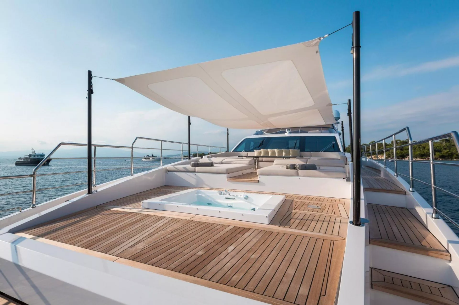 https://dev-api.arconyachts.com/storage/media/18680/conversions/882_8089332110-optimize.webp