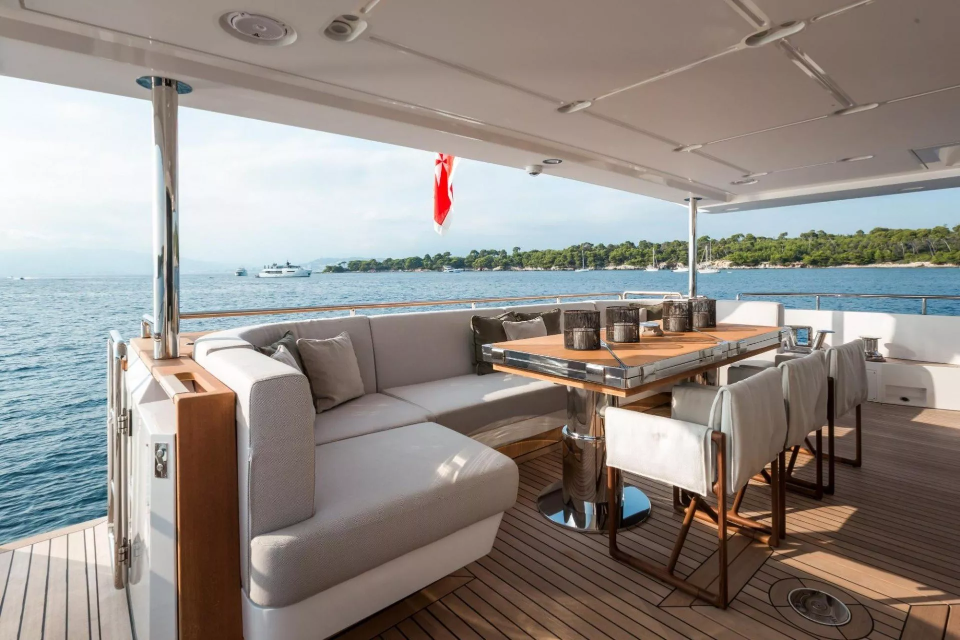 https://dev-api.arconyachts.com/storage/media/18683/conversions/882_0826245574-optimize.webp